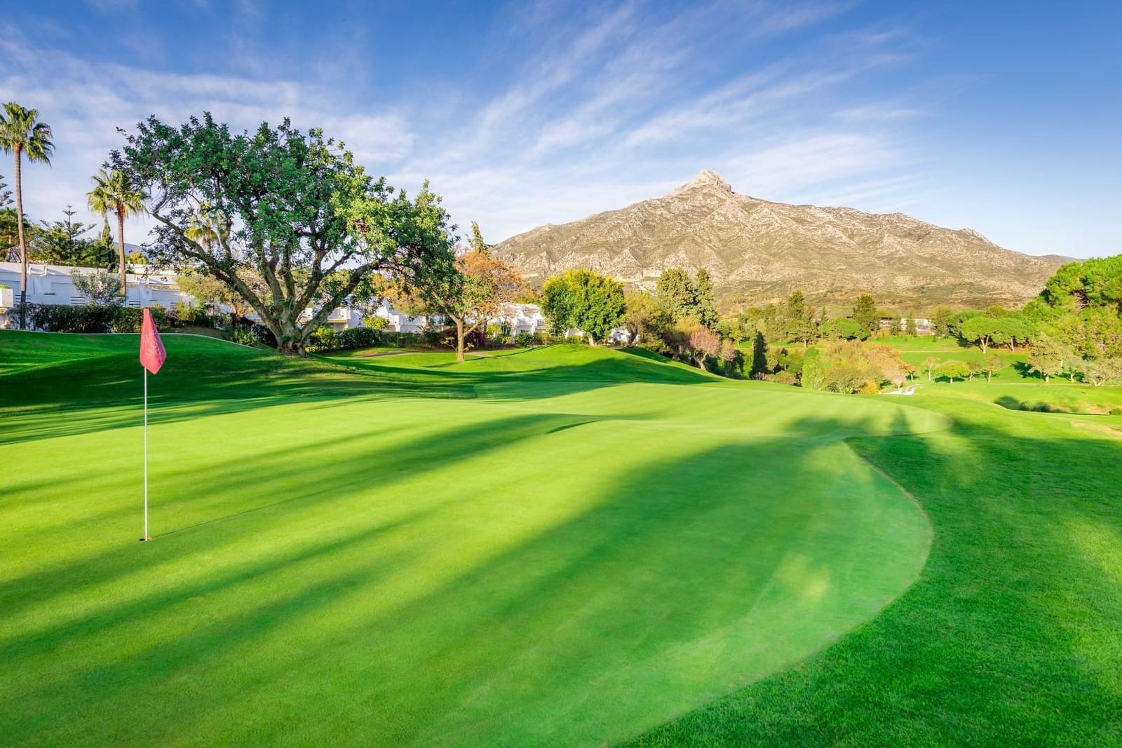 2 bedroom Apartment for sale in Nueva Andalucia with pool garage - € 719,100 (Ref: 8809880)