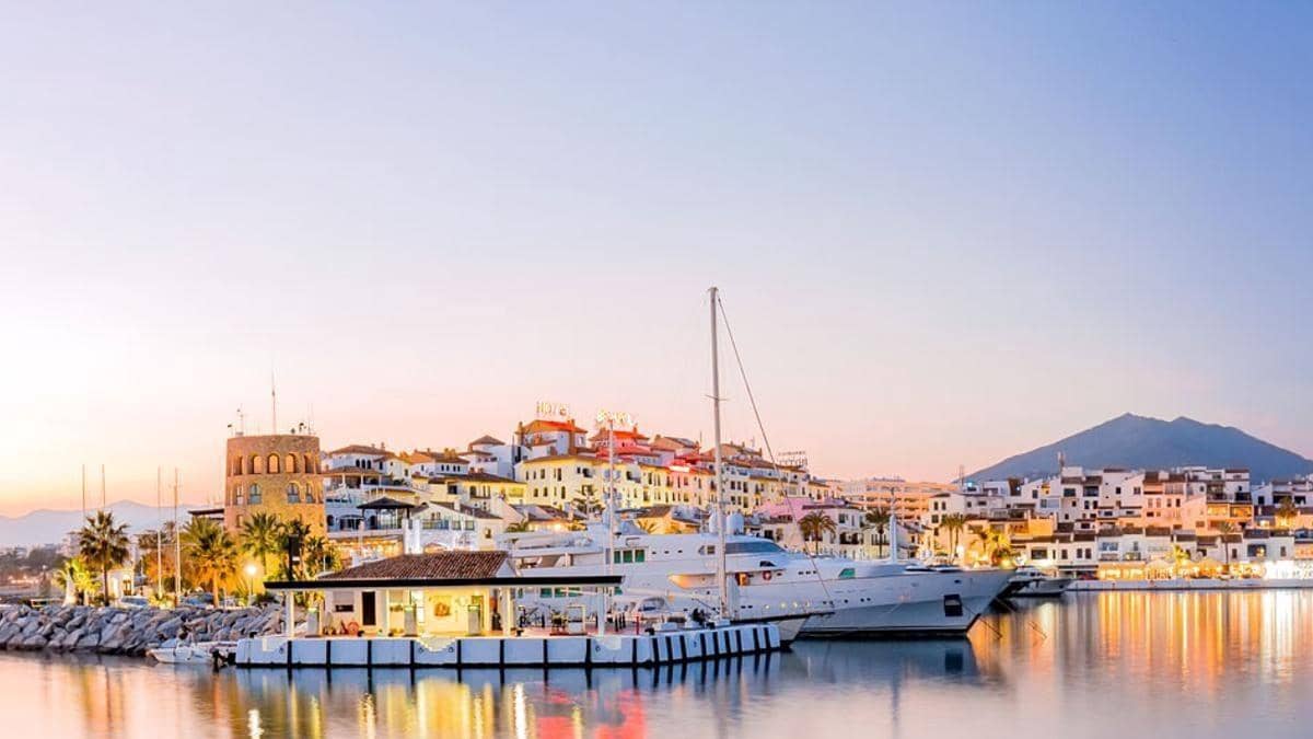 2 bedroom Apartment for sale in Nueva Andalucia with pool garage - € 719,100 (Ref: 8809880)