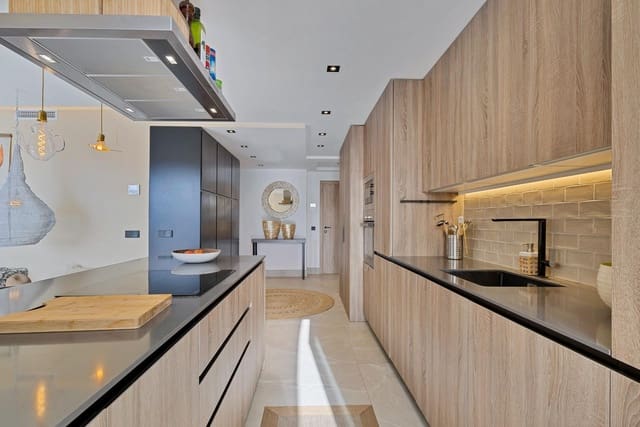 3 sypialnia Penthouse na sprzedaż w Istán z basenem garażem - 1 150 000 € (Ref: 8847535)