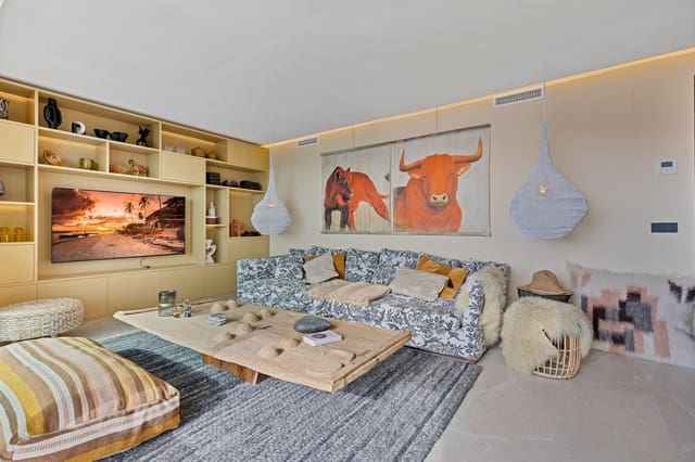 3 sypialnia Penthouse na sprzedaż w Istán z basenem garażem - 1 150 000 € (Ref: 8847535)