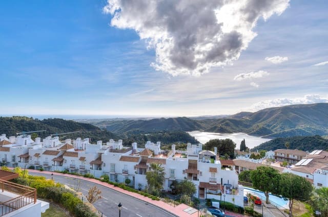 3 makuuhuone Kattohuoneisto myytävänä paikassa Istán mukana uima-altaan 
autotalli - 1 150 000 € (Ref: 8847535)