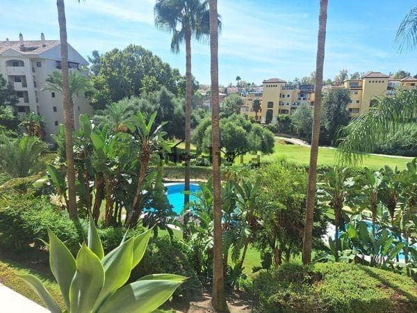 3 sypialnia Penthouse na sprzedaż w Guadalmina z basenem garażem - 700 000 € (Ref: 8895061)