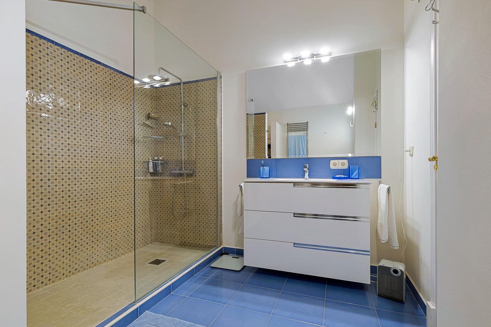 3 sypialnia Penthouse na sprzedaż w Guadalmina z basenem garażem - 700 000 € (Ref: 8895061)