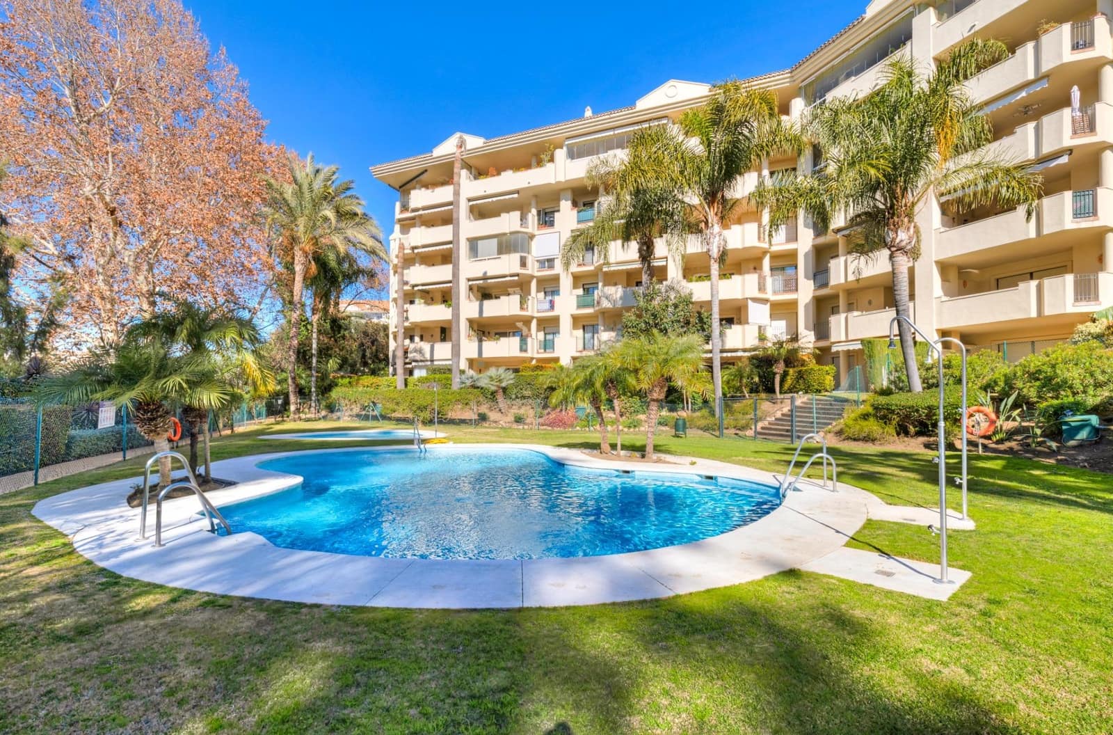 3 sypialnia Penthouse na sprzedaż w Guadalmina z basenem garażem - 700 000 € (Ref: 8895061)