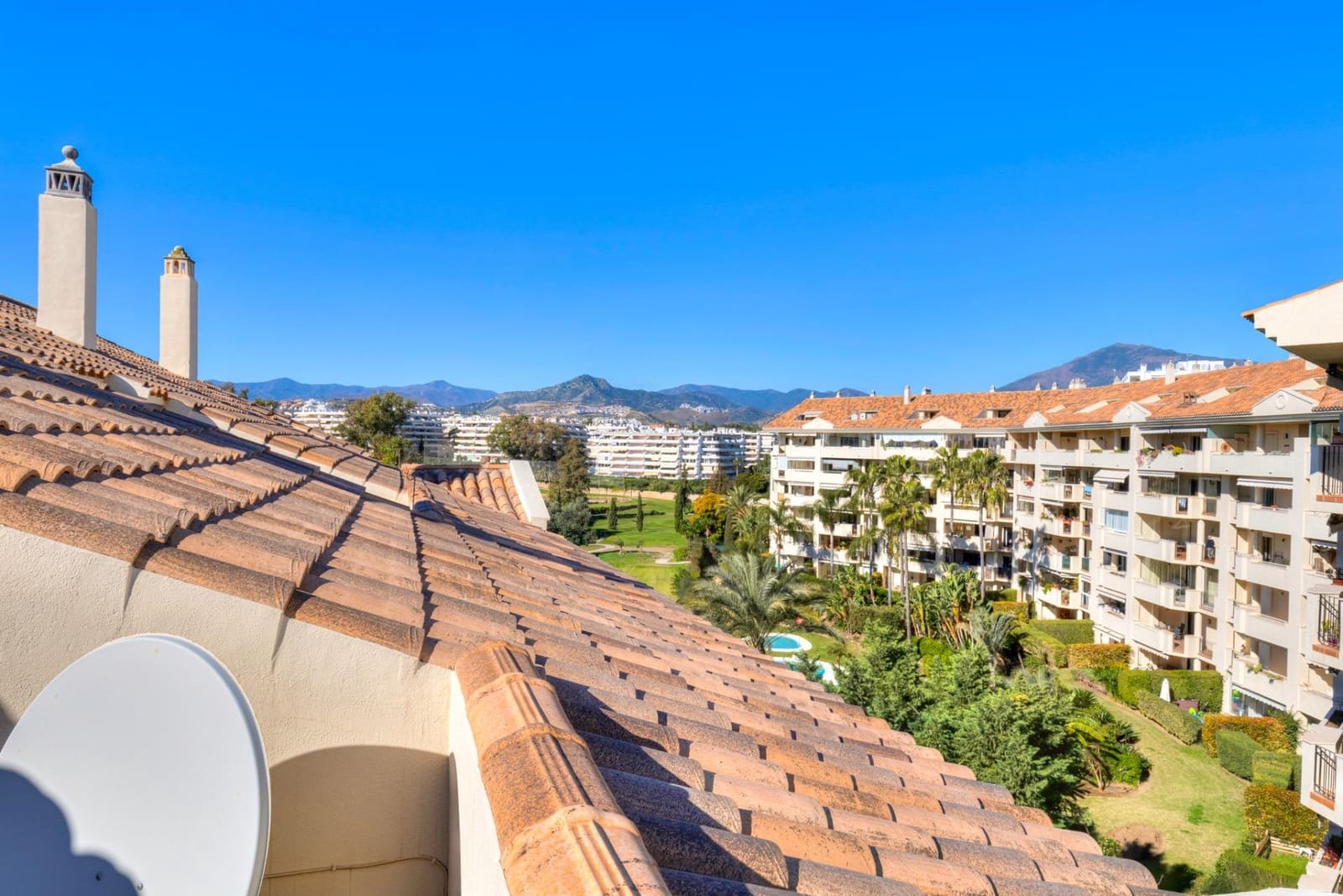 3 sypialnia Penthouse na sprzedaż w Guadalmina z basenem garażem - 700 000 € (Ref: 8895061)