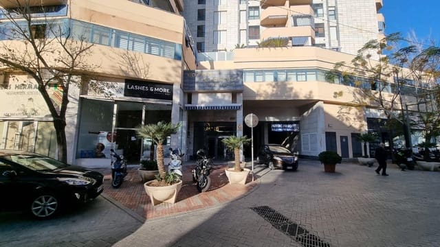 Biuro do wynajęcia w Casco Antiguo, Marbella z garażem - 1 800 € (Ref: 8897073)