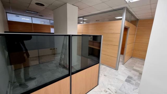 Biuro do wynajęcia w Casco Antiguo, Marbella z garażem - 1 800 € (Ref: 8897073)