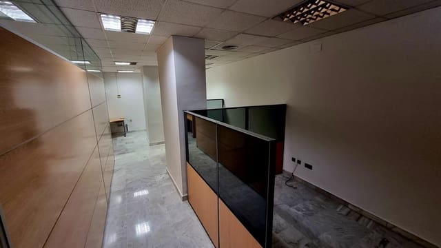 Biuro do wynajęcia w Casco Antiguo, Marbella z garażem - 1 800 € (Ref: 8897073)