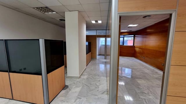 Biuro do wynajęcia w Casco Antiguo, Marbella z garażem - 1 800 € (Ref: 8897073)