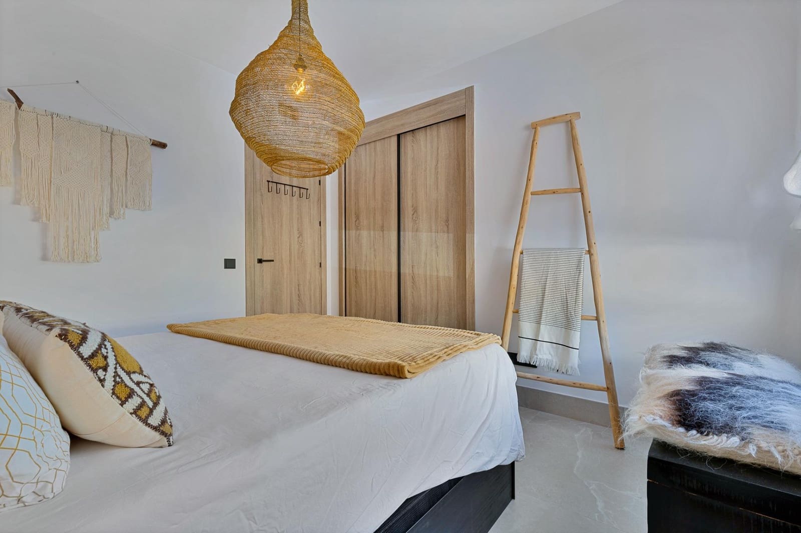 3 slaapkamer Penthouse te koop in Istan met zwembad garage - € 1.150.000 (Ref: 8907639)