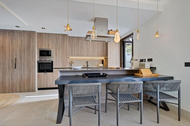 3 slaapkamer Penthouse te koop in Istán met zwembad garage - € 1.150.000 (Ref: 8907639)