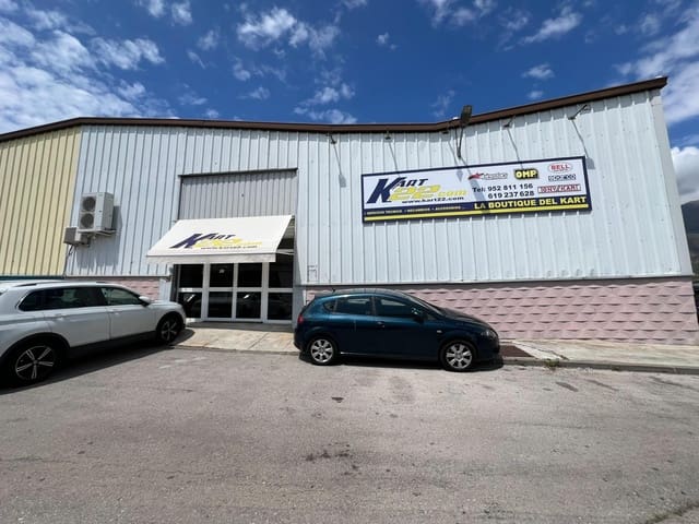 Virksomhed til leje i Zona Calvario, Estepona - € 2.750 (Ref: 8976245)