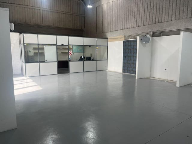 Virksomhed til leje i Zona Calvario, Estepona - € 2.750 (Ref: 8976245)