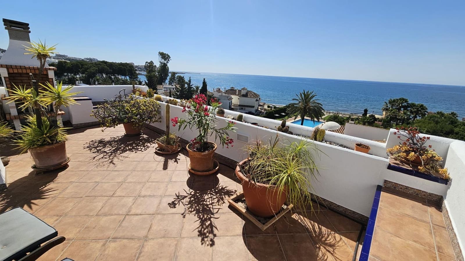 3 bedroom Apartment for sale in Estepona with pool garage - € 865,000 (Ref: 9036681)