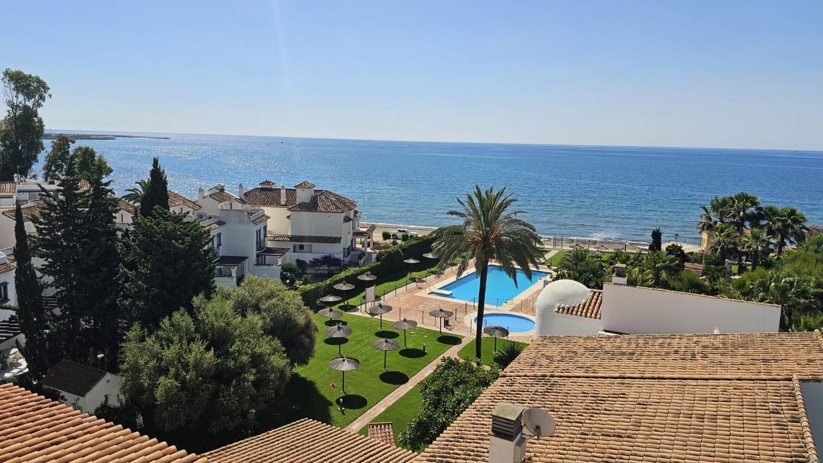 3 bedroom Apartment for sale in Estepona with pool garage - € 865,000 (Ref: 9036681)