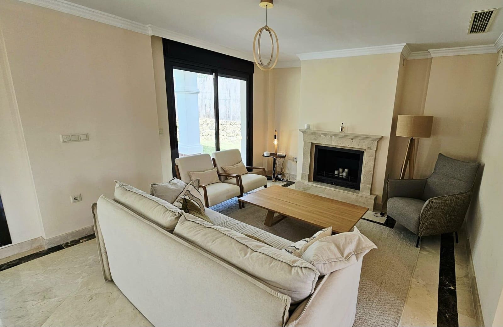 3 bedroom Villa for sale in Estepona with garage - € 950,000 (Ref: 9104726)