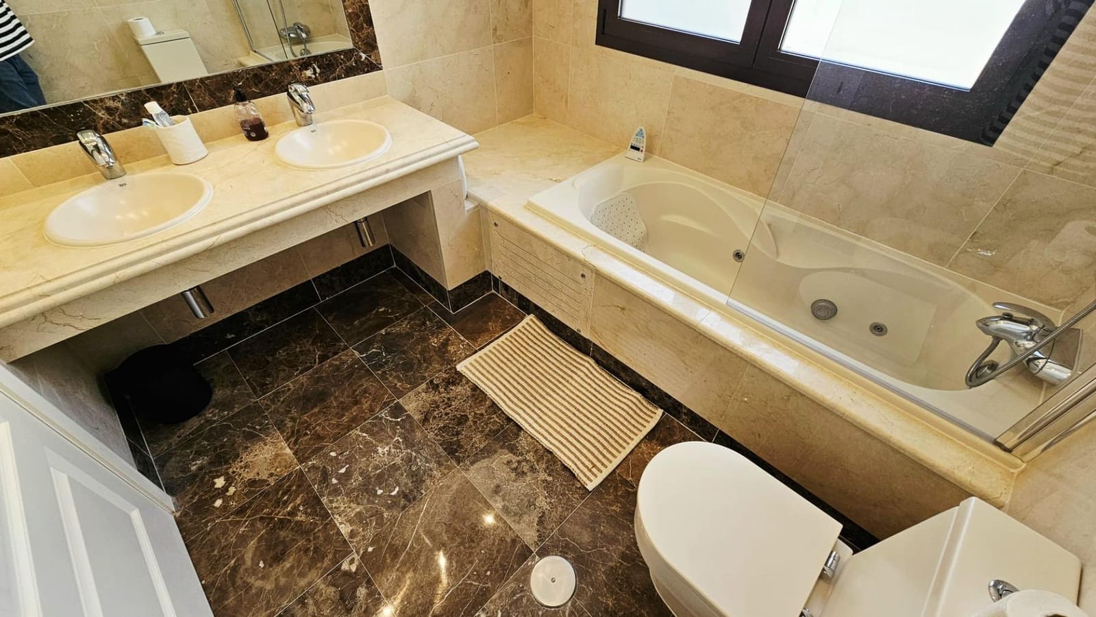 3 bedroom Villa for sale in Estepona with garage - € 950,000 (Ref: 9104726)