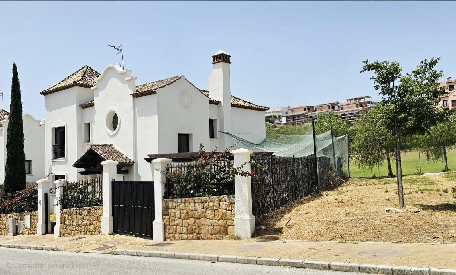 3 bedroom Villa for sale in Estepona with garage - € 898,900 (Ref: 9104726)