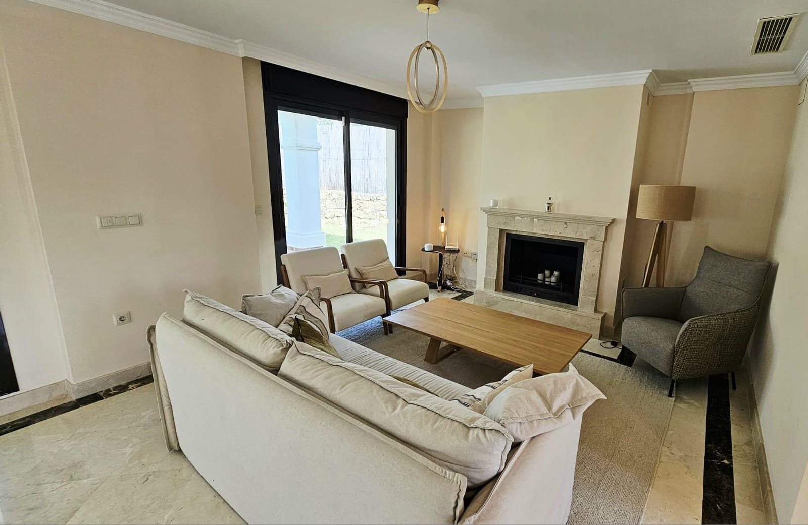 3 bedroom Villa for sale in Estepona with garage - € 898,900 (Ref: 9104726)