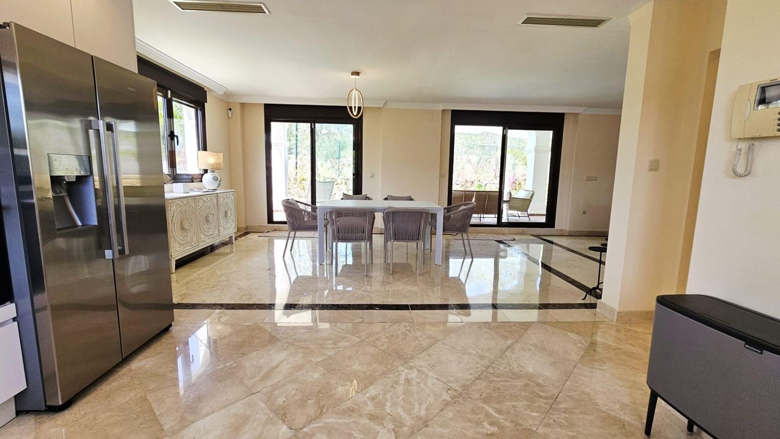 3 bedroom Villa for sale in Estepona with garage - € 898,900 (Ref: 9104726)