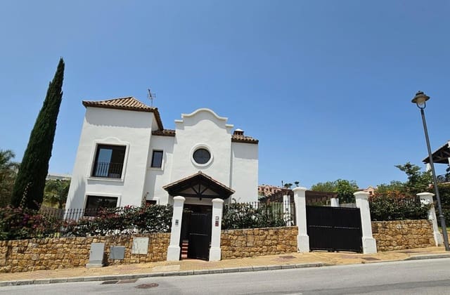 3 Zimmer Villa zu verkaufen in Estepona mit Garage - 898.900 € (Ref: 9104726)