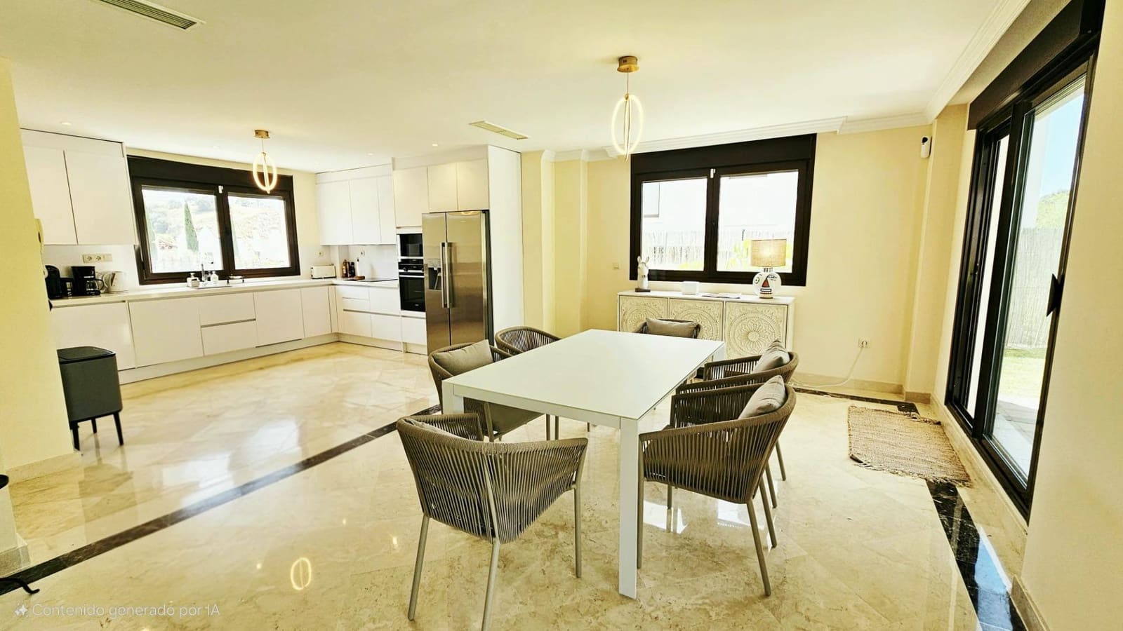 3 bedroom Villa for sale in Estepona with garage - € 898,900 (Ref: 9104726)