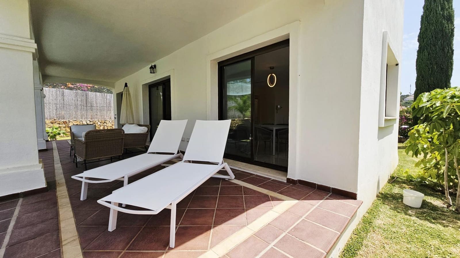3 bedroom Villa for sale in Estepona with garage - € 898,900 (Ref: 9104726)