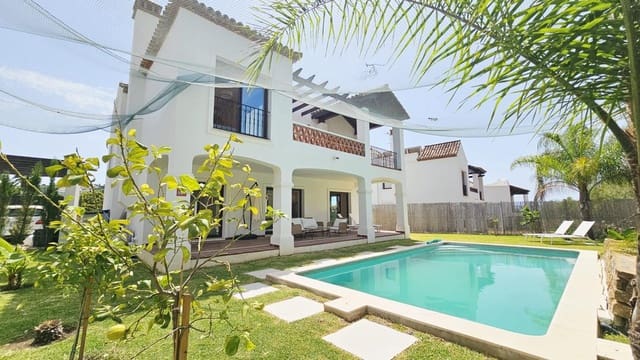 3 Zimmer Villa zu verkaufen in Estepona mit Garage - 898.900 € (Ref: 9104726)