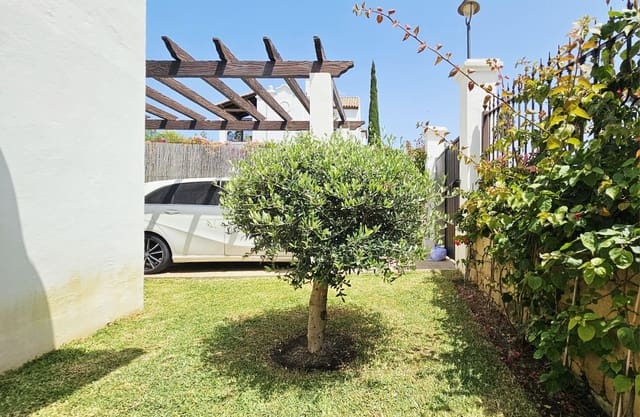 3 Zimmer Villa zu verkaufen in Estepona mit Garage - 898.900 € (Ref: 9104726)
