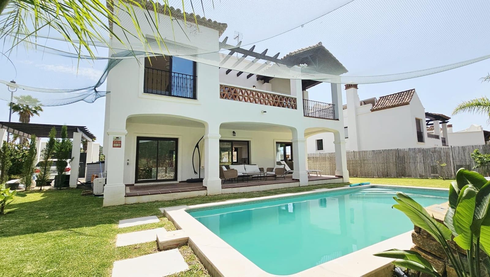 3 bedroom Villa for sale in Estepona with garage - € 898,900 (Ref: 9104726)