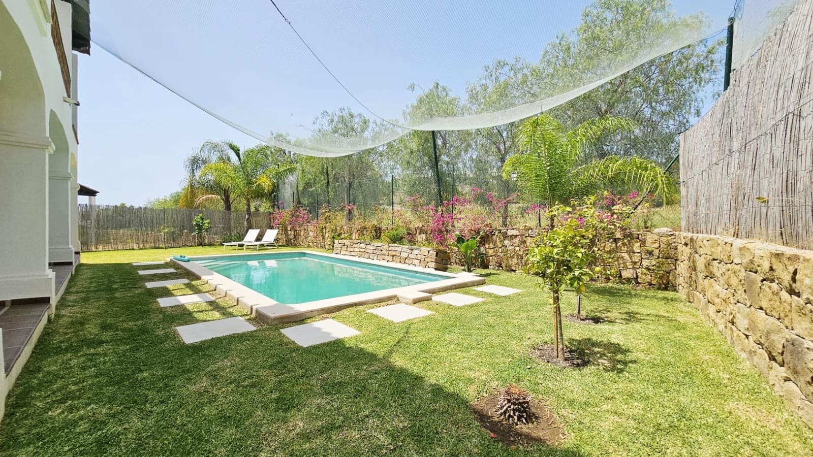 3 bedroom Villa for sale in Estepona with garage - € 898,900 (Ref: 9104726)