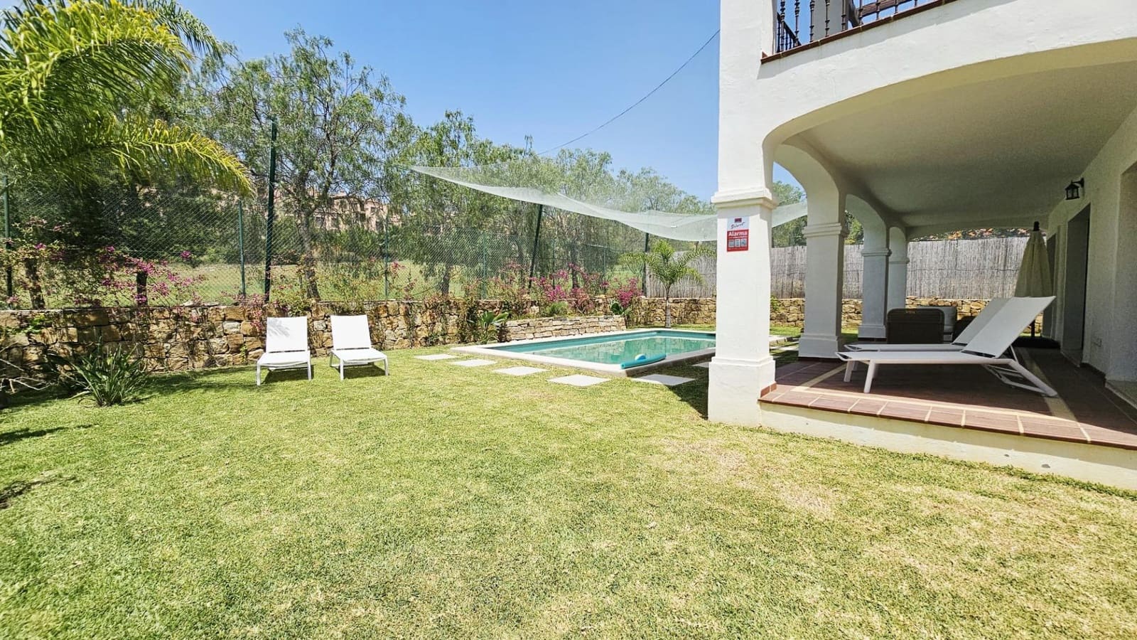 3 bedroom Villa for sale in Estepona with garage - € 898,900 (Ref: 9104726)