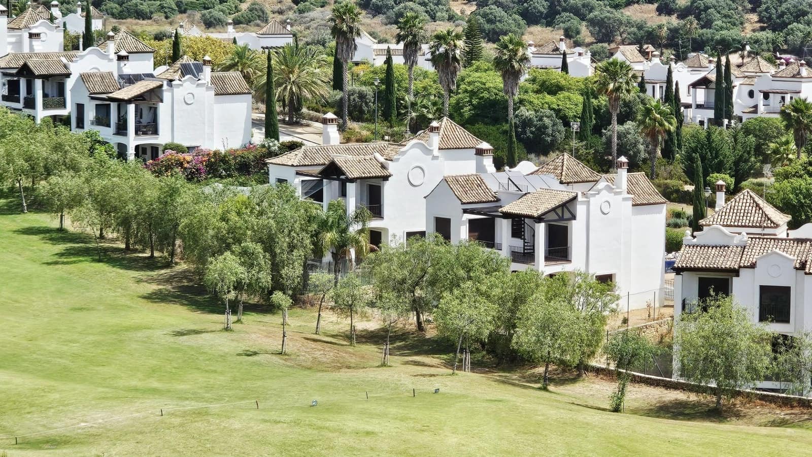 3 bedroom Villa for sale in Estepona with garage - € 898,900 (Ref: 9104726)
