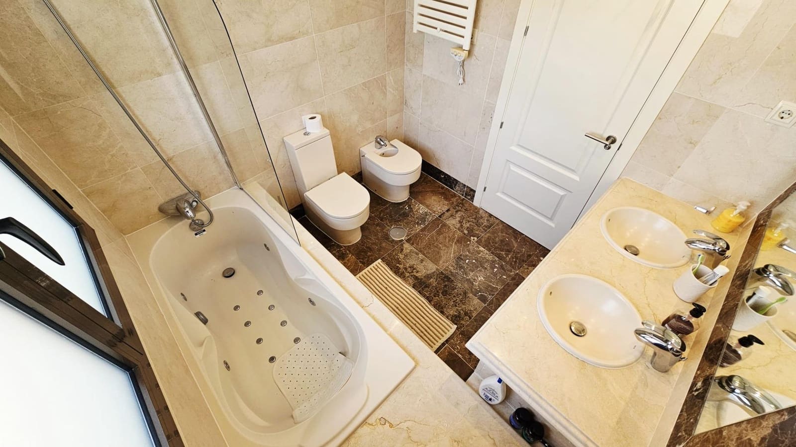 3 bedroom Villa for sale in Estepona with garage - € 898,900 (Ref: 9104726)