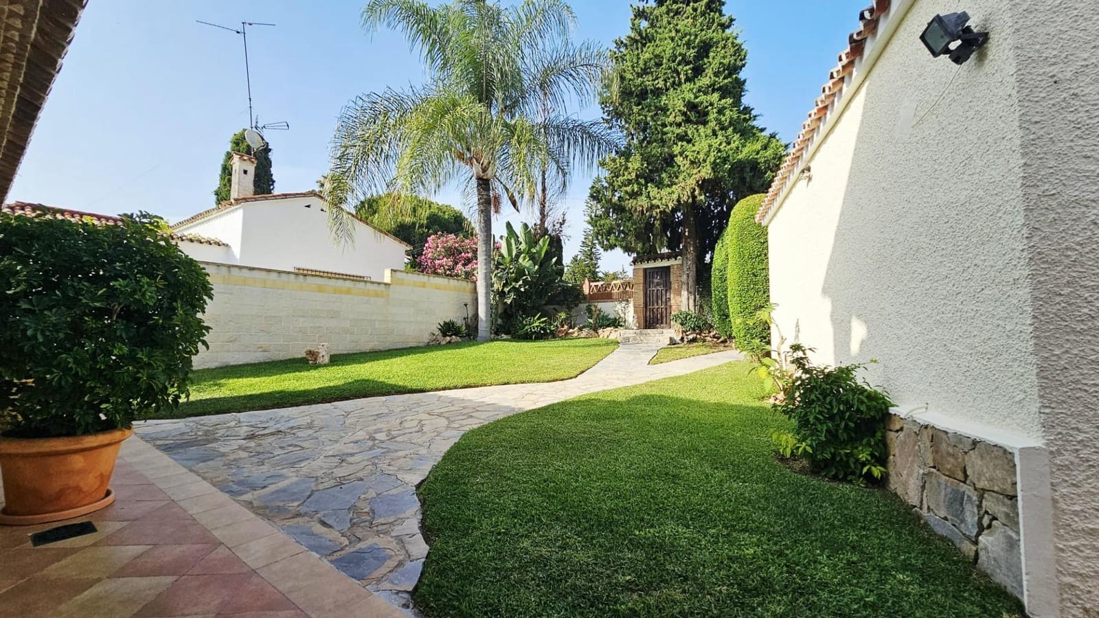 4 chambre Villa/Maison à vendre à Guadalmina avec piscine garage - 1 240 000 € (Ref: 9108790)