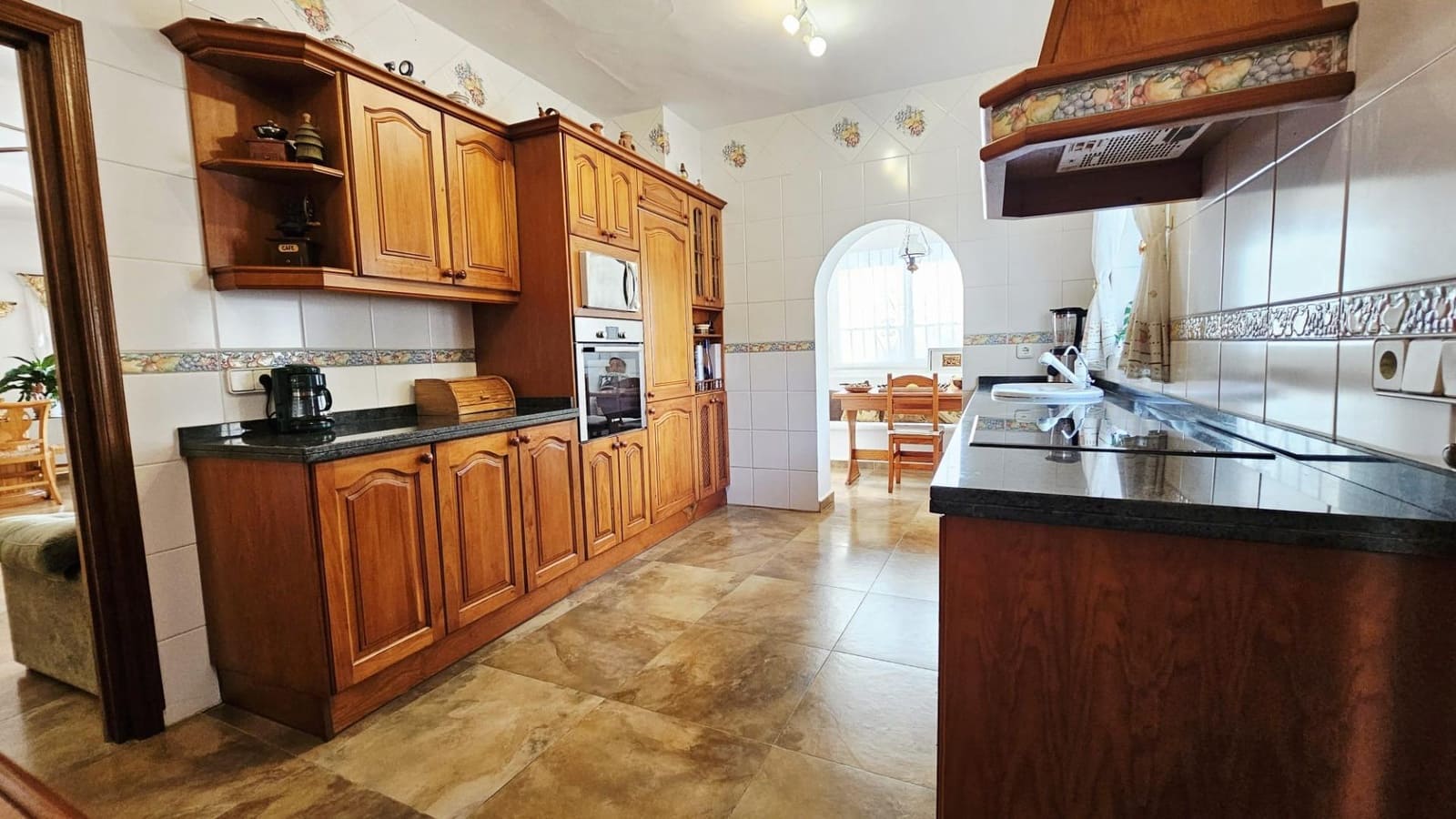 4 chambre Villa/Maison à vendre à Guadalmina avec piscine garage - 1 240 000 € (Ref: 9108790)