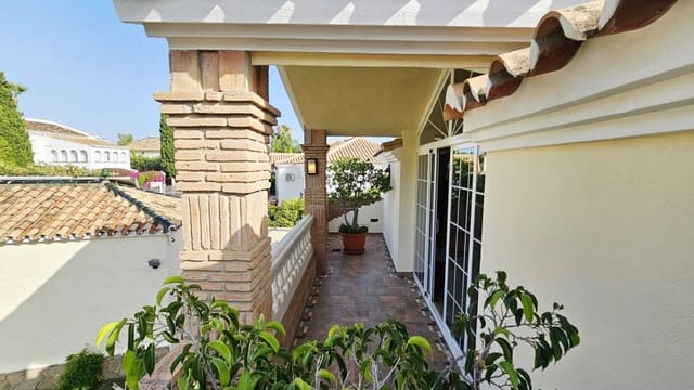 4 chambre Villa/Maison à vendre à Guadalmina Baja, Marbella avec piscine garage - 1 240 000 € (Ref: 9108790)