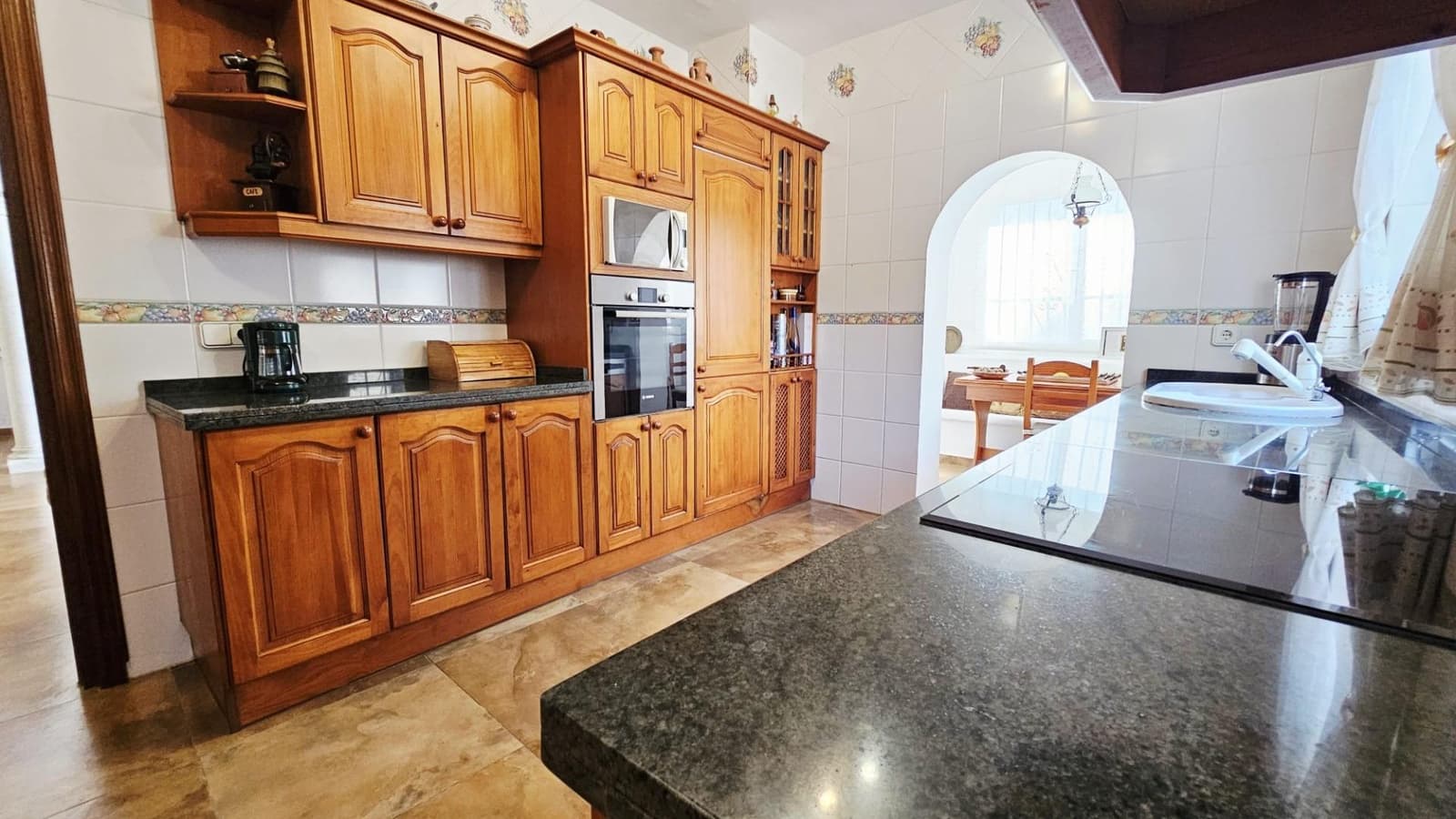 4 chambre Villa/Maison à vendre à Guadalmina avec piscine garage - 1 240 000 € (Ref: 9108790)