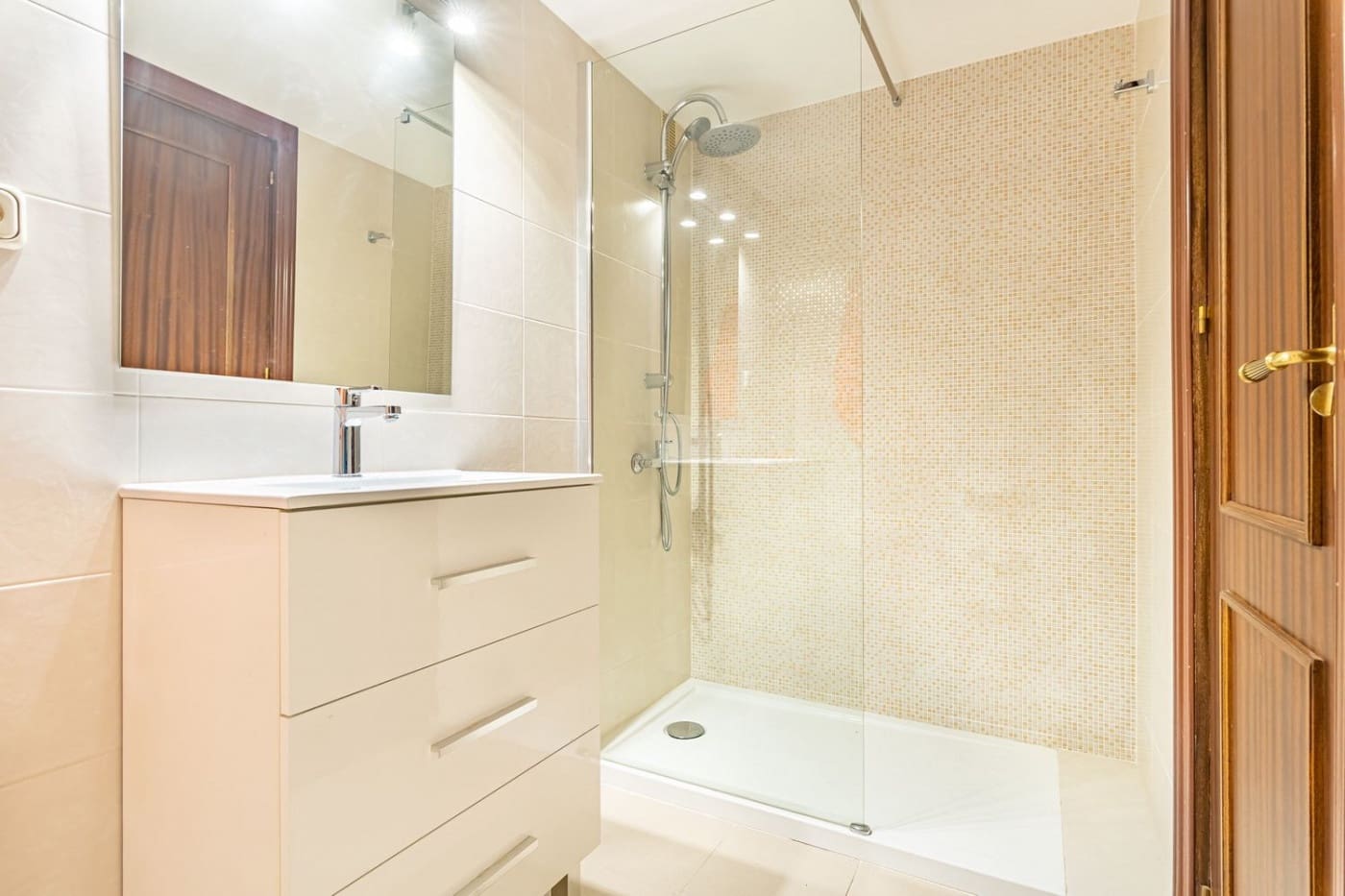 4 slaapkamer Flat te huur in Marbella met zwembad garage - € 2.200 (Ref: 9126832)