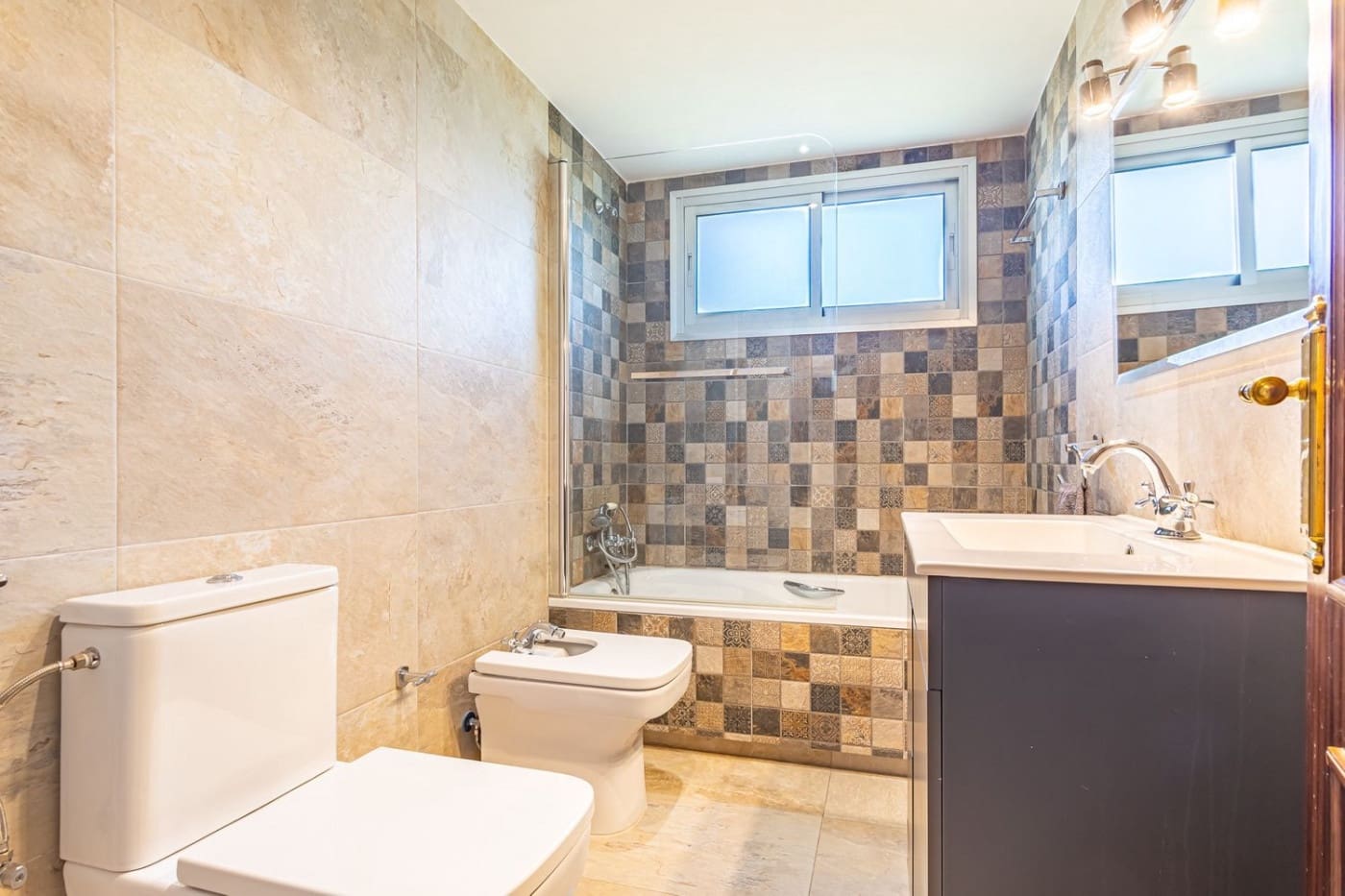 4 slaapkamer Flat te huur in Marbella met zwembad garage - € 2.200 (Ref: 9126832)