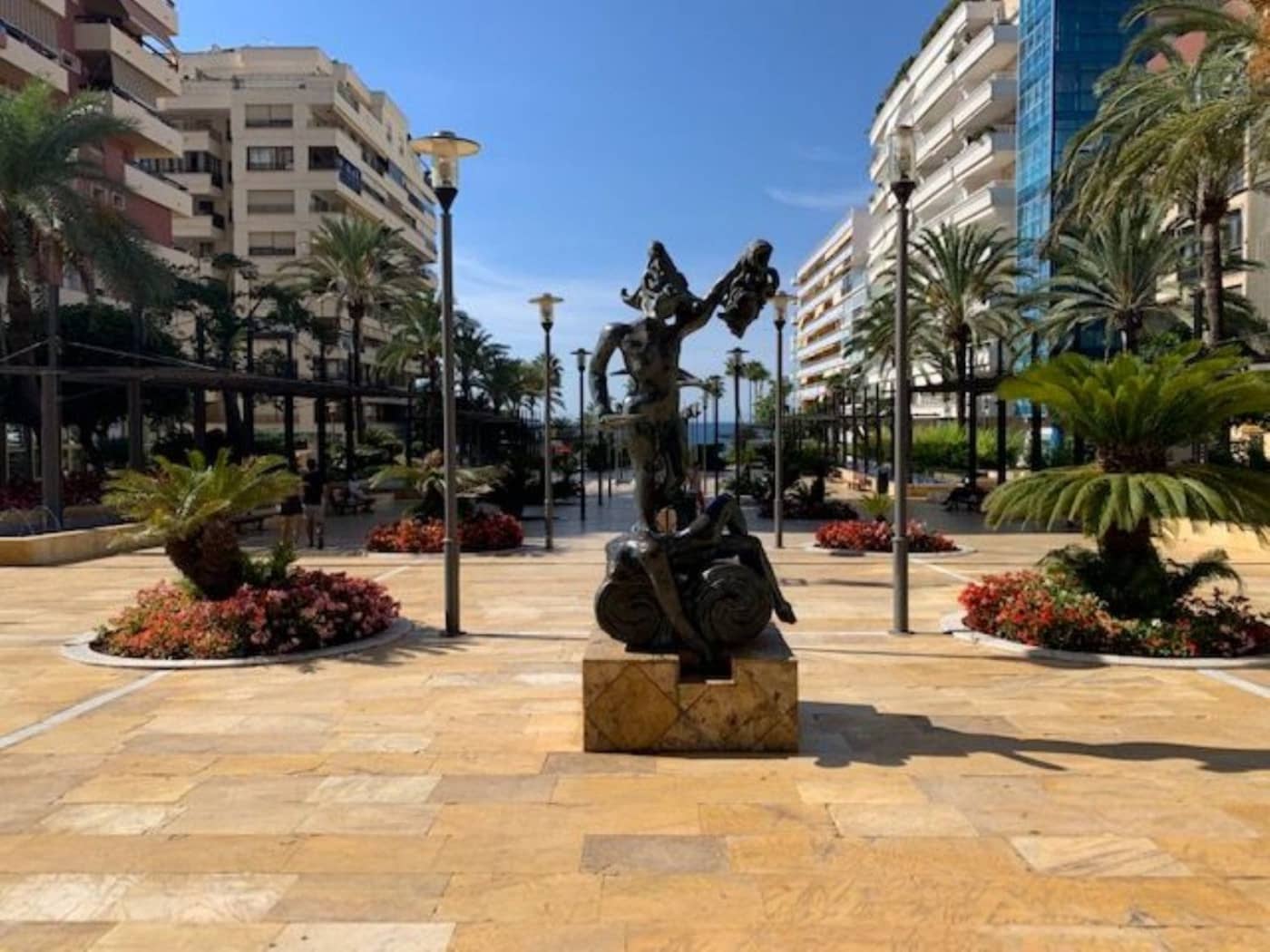 4 slaapkamer Flat te huur in Marbella met zwembad garage - € 2.200 (Ref: 9126832)