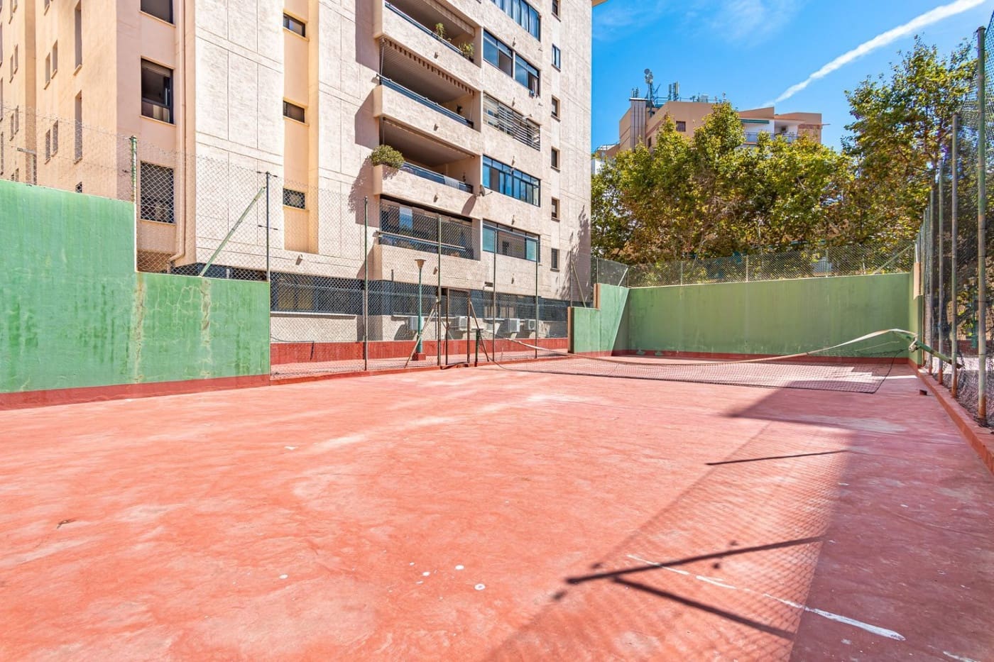 4 slaapkamer Flat te huur in Marbella met zwembad garage - € 2.200 (Ref: 9126832)