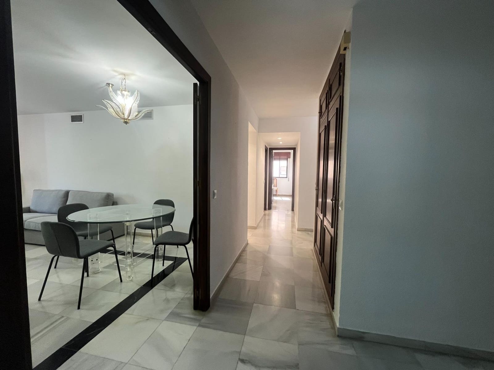 4 slaapkamer Flat te huur in Marbella met zwembad garage - € 2.200 (Ref: 9126832)