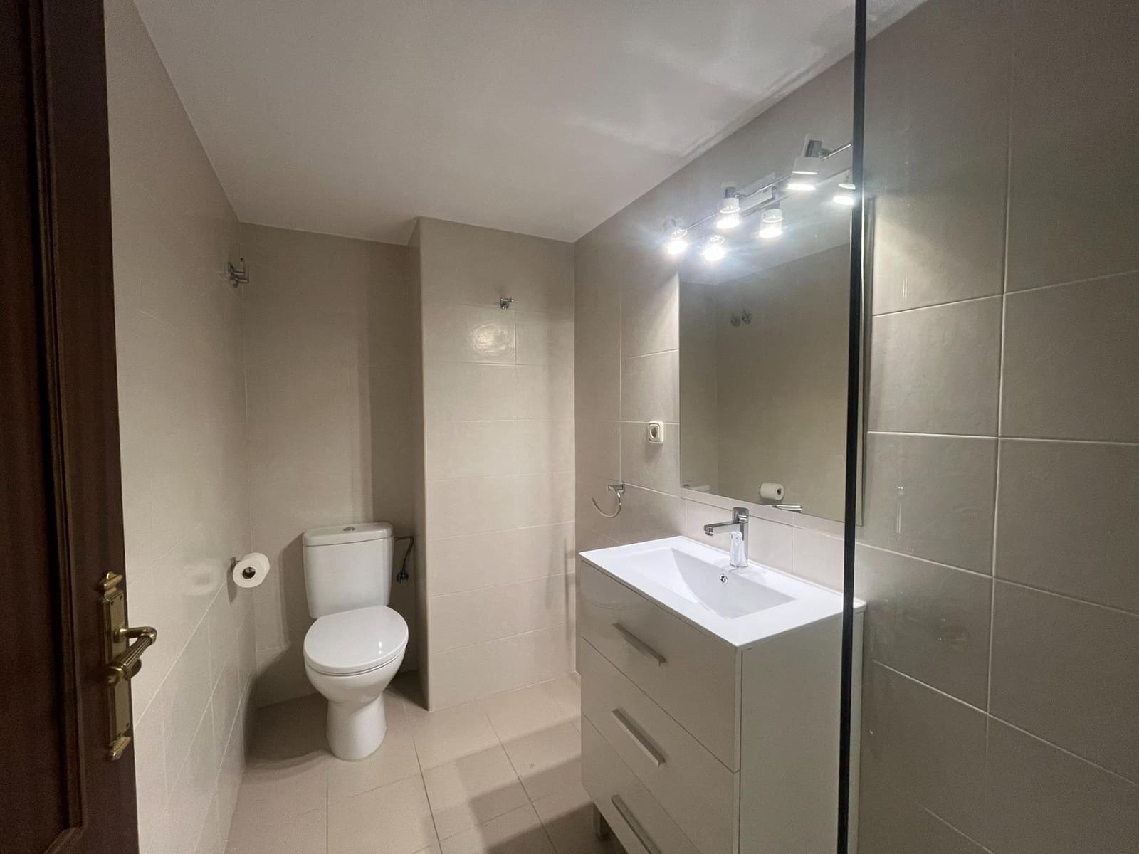 4 slaapkamer Flat te huur in Marbella met zwembad garage - € 2.200 (Ref: 9126832)