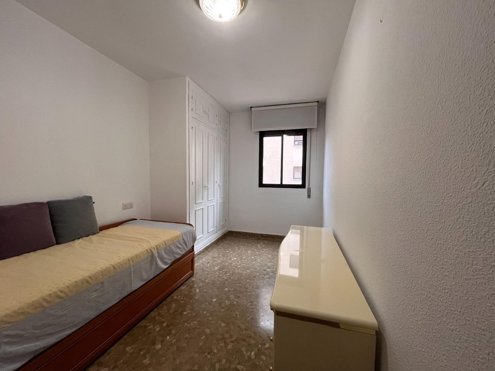 4 slaapkamer Flat te huur in Marbella met zwembad garage - € 2.200 (Ref: 9126832)