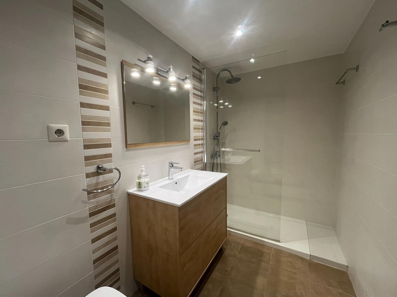 4 slaapkamer Flat te huur in Marbella met zwembad garage - € 2.200 (Ref: 9126832)