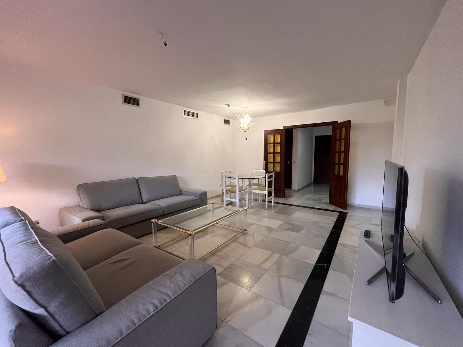 4 slaapkamer Flat te huur in Marbella met zwembad garage - € 2.200 (Ref: 9126832)