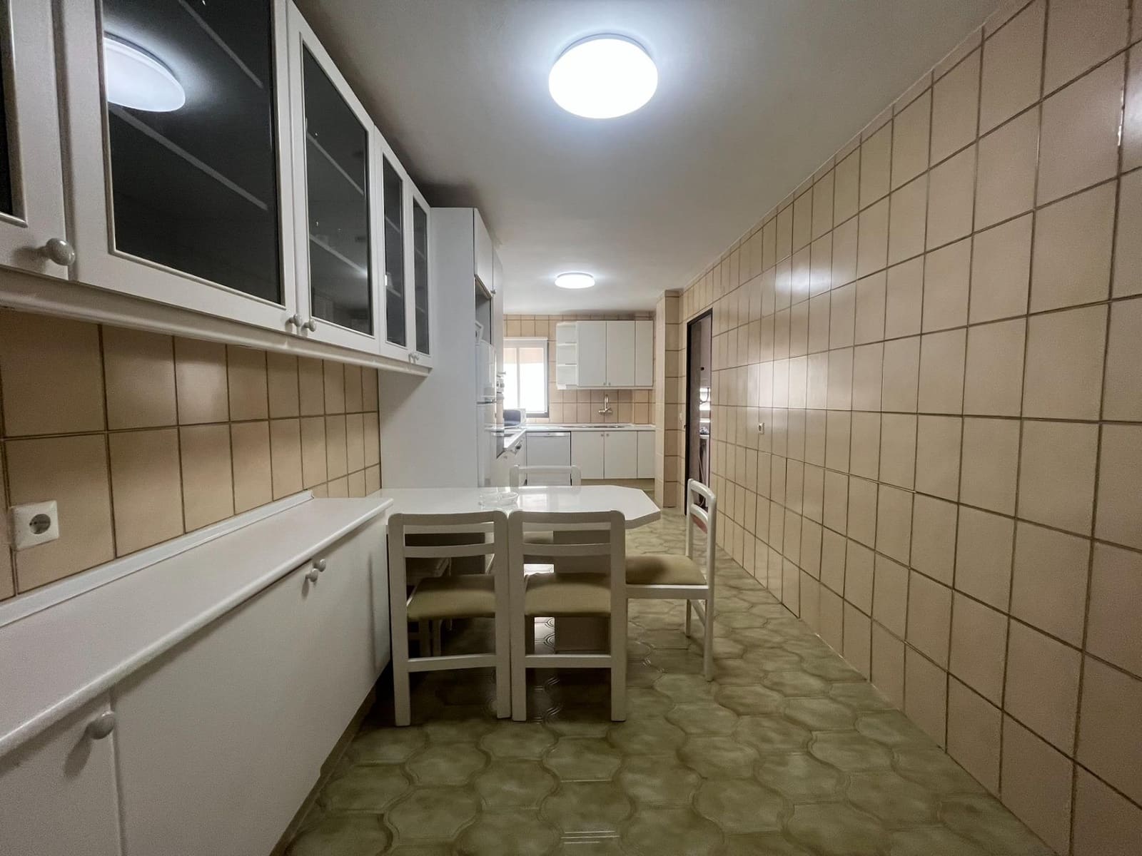 4 slaapkamer Flat te huur in Marbella met zwembad garage - € 2.200 (Ref: 9126832)