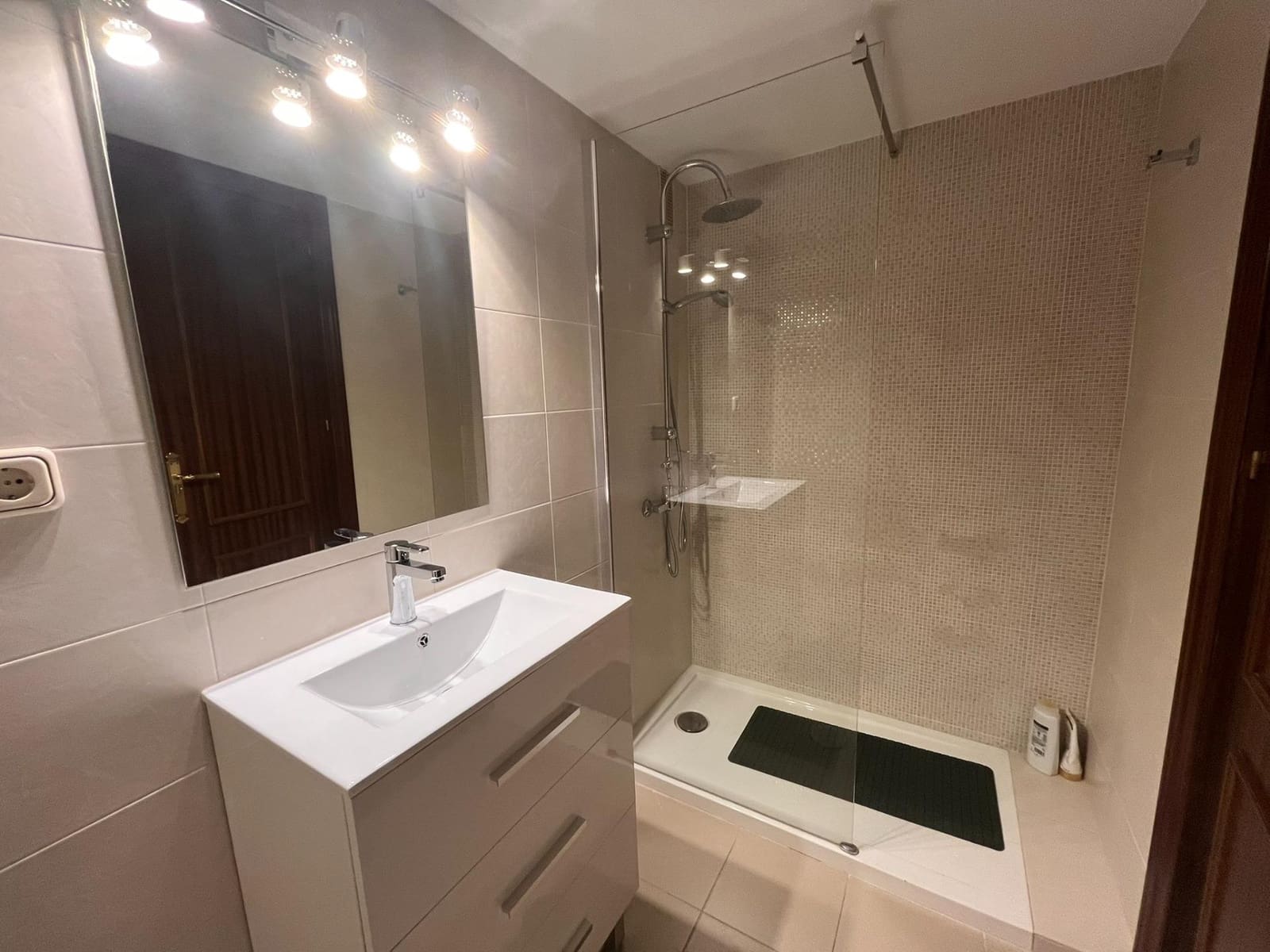 4 slaapkamer Flat te huur in Marbella met zwembad garage - € 2.200 (Ref: 9126832)