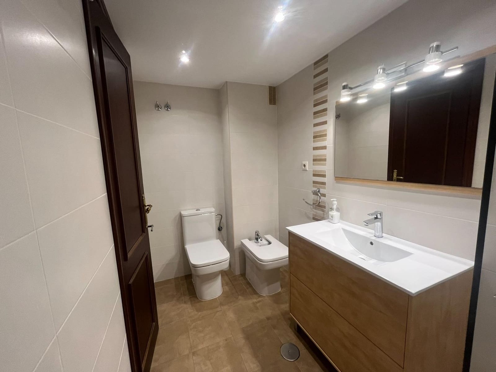 4 slaapkamer Flat te huur in Marbella met zwembad garage - € 2.200 (Ref: 9126832)